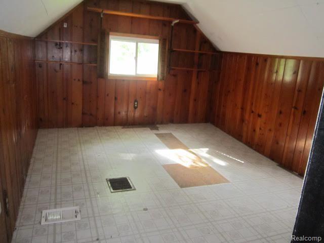 20926 Hampton Road Harper Woods, MI 48225 - Photo 9 of 10 UPPER.jpg