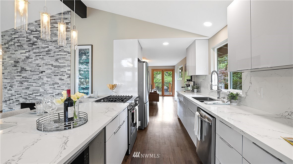 10708 Northeast 197th Street Bothell, WA 98011 - Photo 9 of 28 Gallery Image 9
