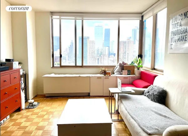 $4,700 | 350 West 50th Street, Unit 24D | Hell's Kitchen