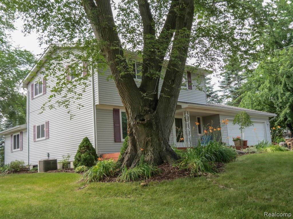 3267 Shawnee Trail Pinckney, MI 48169 - Photo 2 of 30 IMG_1856-2.jpg
