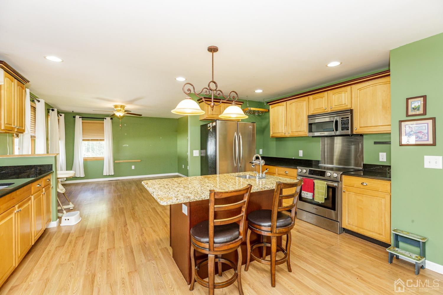 33 Constable Road Kendall Park, NJ 08824 - Photo 11 of 38 Gallery Image 11