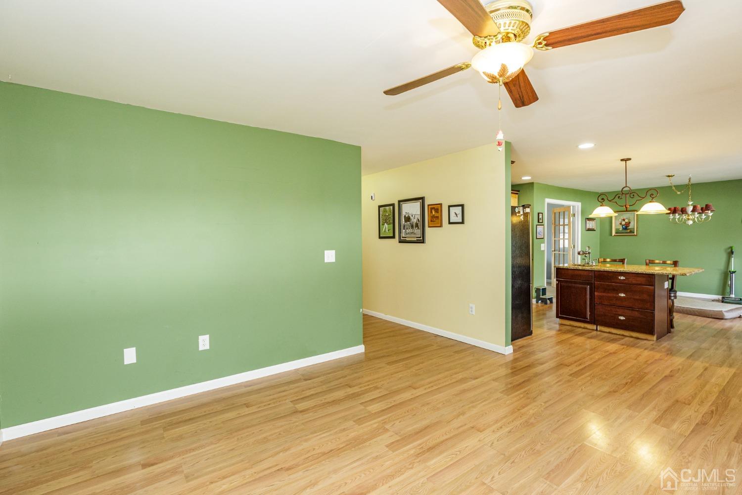 33 Constable Road Kendall Park, NJ 08824 - Photo 12 of 38 Gallery Image 12