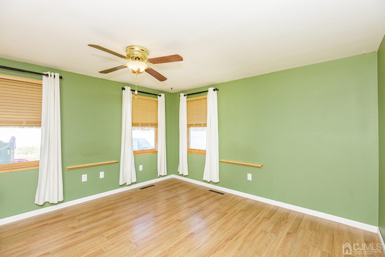 33 Constable Road Kendall Park, NJ 08824 - Photo 13 of 38 Gallery Image 13