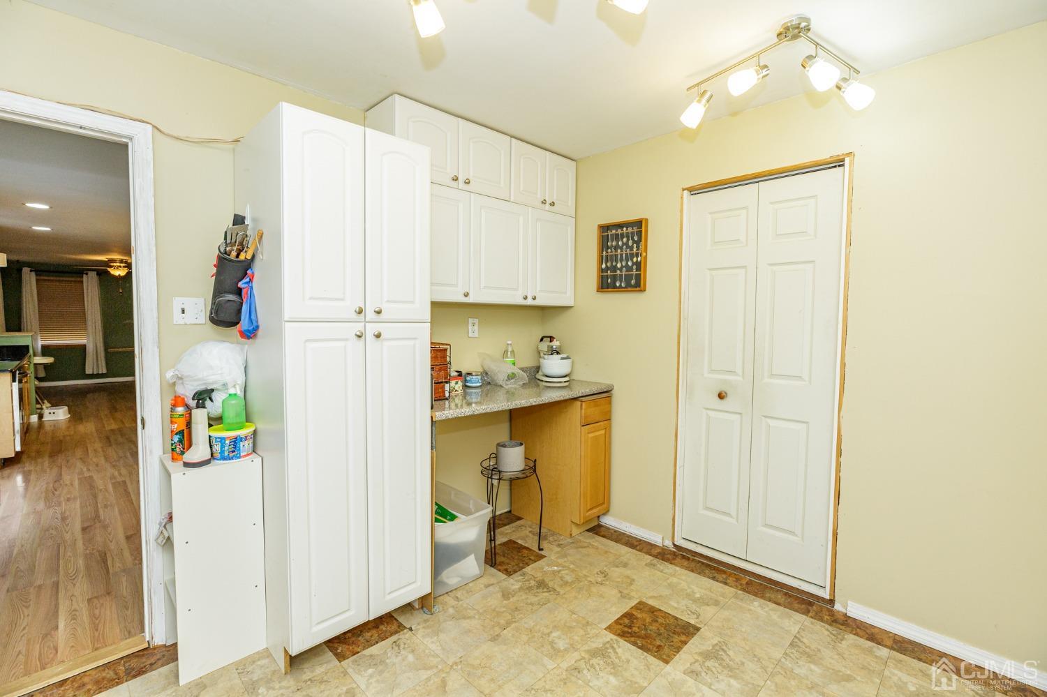 33 Constable Road Kendall Park, NJ 08824 - Photo 14 of 38 Gallery Image 14