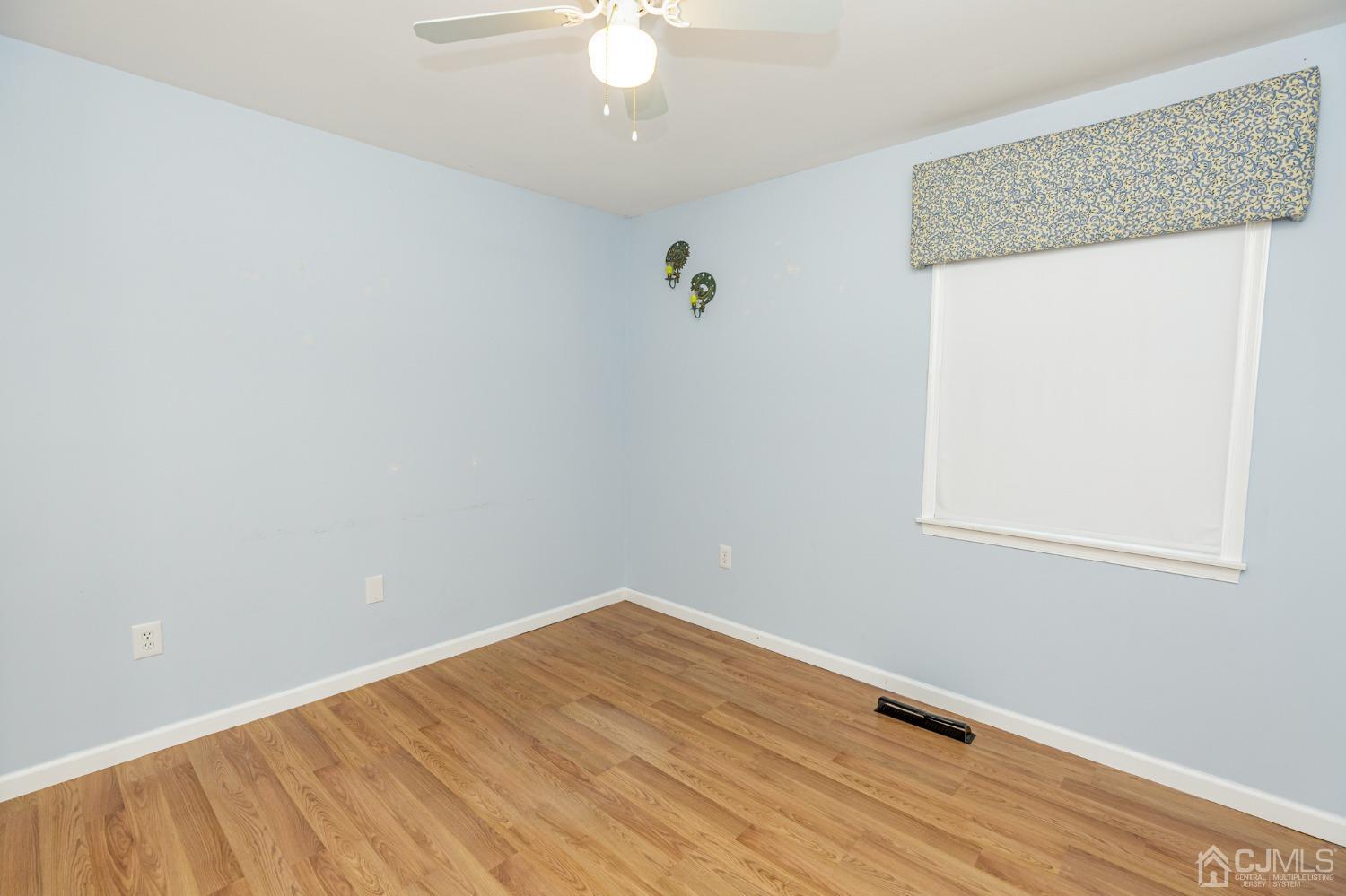 33 Constable Road Kendall Park, NJ 08824 - Photo 18 of 38 Gallery Image 18