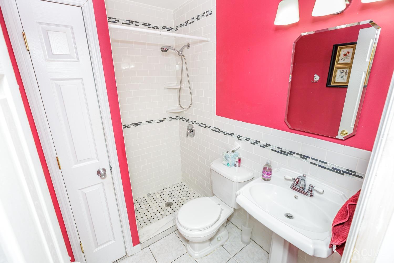 33 Constable Road Kendall Park, NJ 08824 - Photo 19 of 38 Gallery Image 19