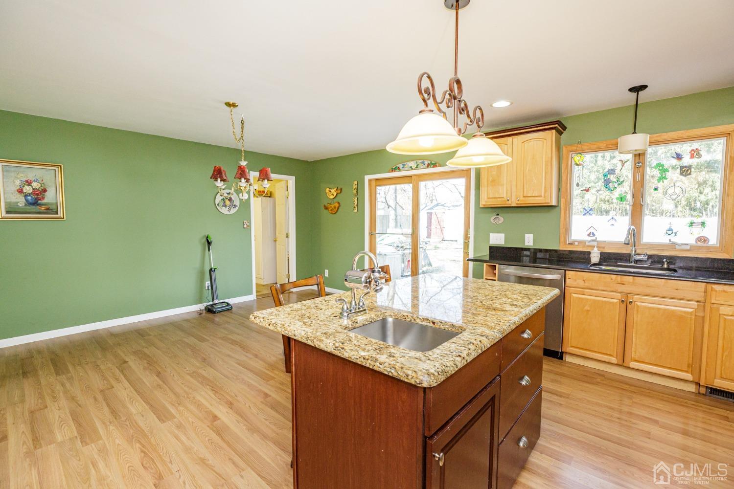 33 Constable Road Kendall Park, NJ 08824 - Photo 9 of 38 Gallery Image 9