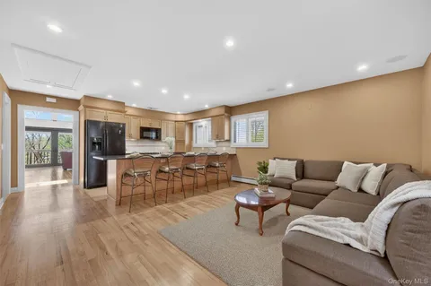 $929,000 | 37 Glengary Lane, Croton-on-Hudson, NY 10520