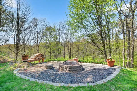 $929,000 | 37 Glengary Lane, Croton-on-Hudson, NY 10520