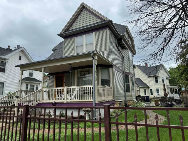 $264,900 | 621 Prospect Avenue, Janesville, WI 53545