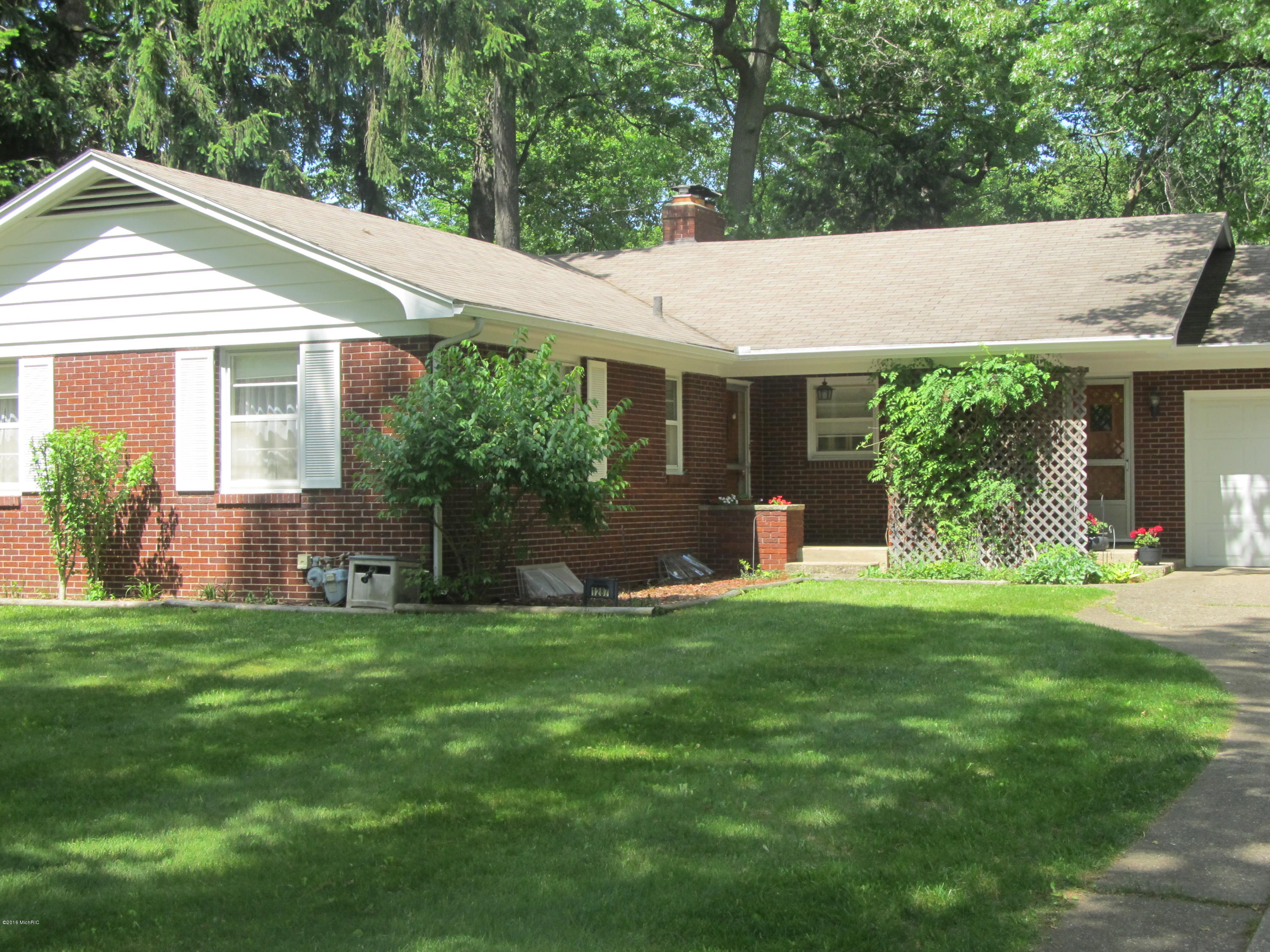 1287 Seneca Road Benton Harbor, MI 49022 - Photo 2 of 19 1287_2