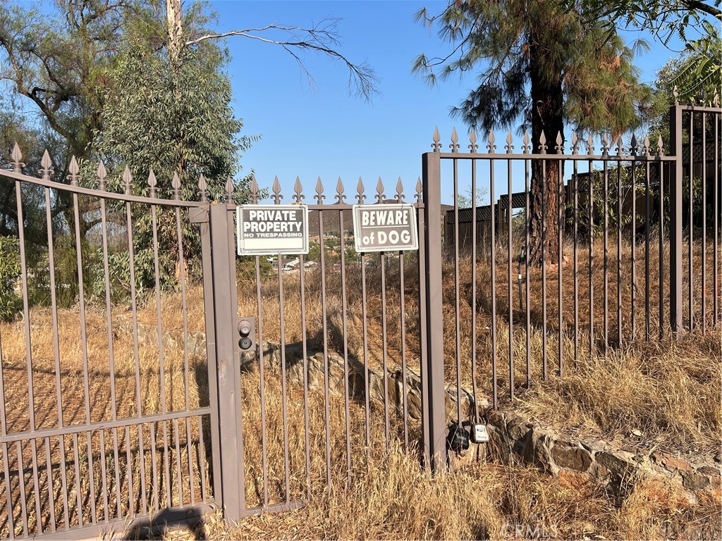 30643 Scott Road Menifee, CA 92584 - Photo 12 of 13 a view of balcony with two plants