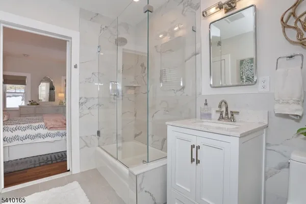 a view of backyard of the house