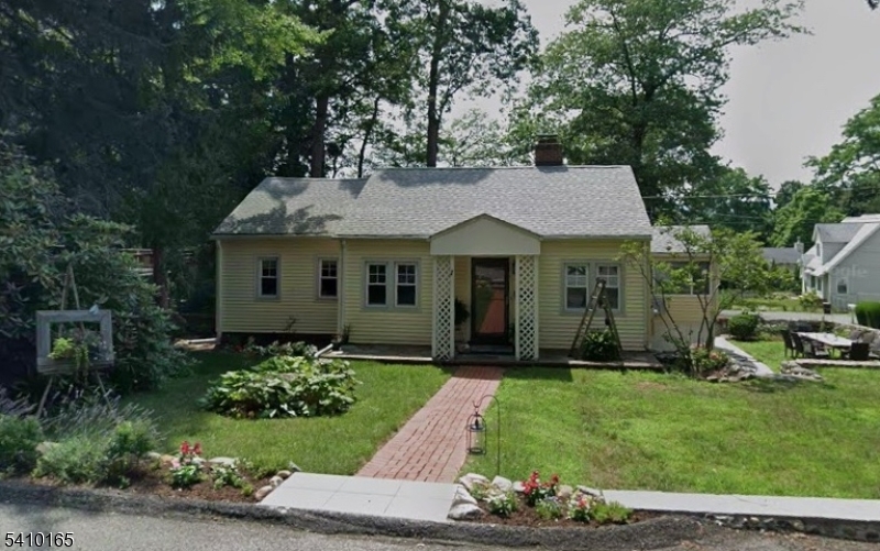 2 Maysenger Road Mahwah, NJ 07430 - Photo 2 of 28 a front view of a house with a garden