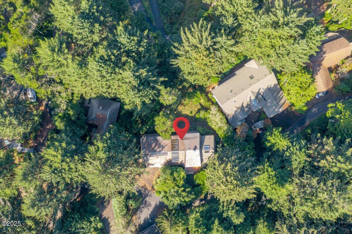 110 Ridge Crest Road Gleneden Beach, OR 97388 - Photo 64 of 72 an aerial view of a house with swimming pool and garden