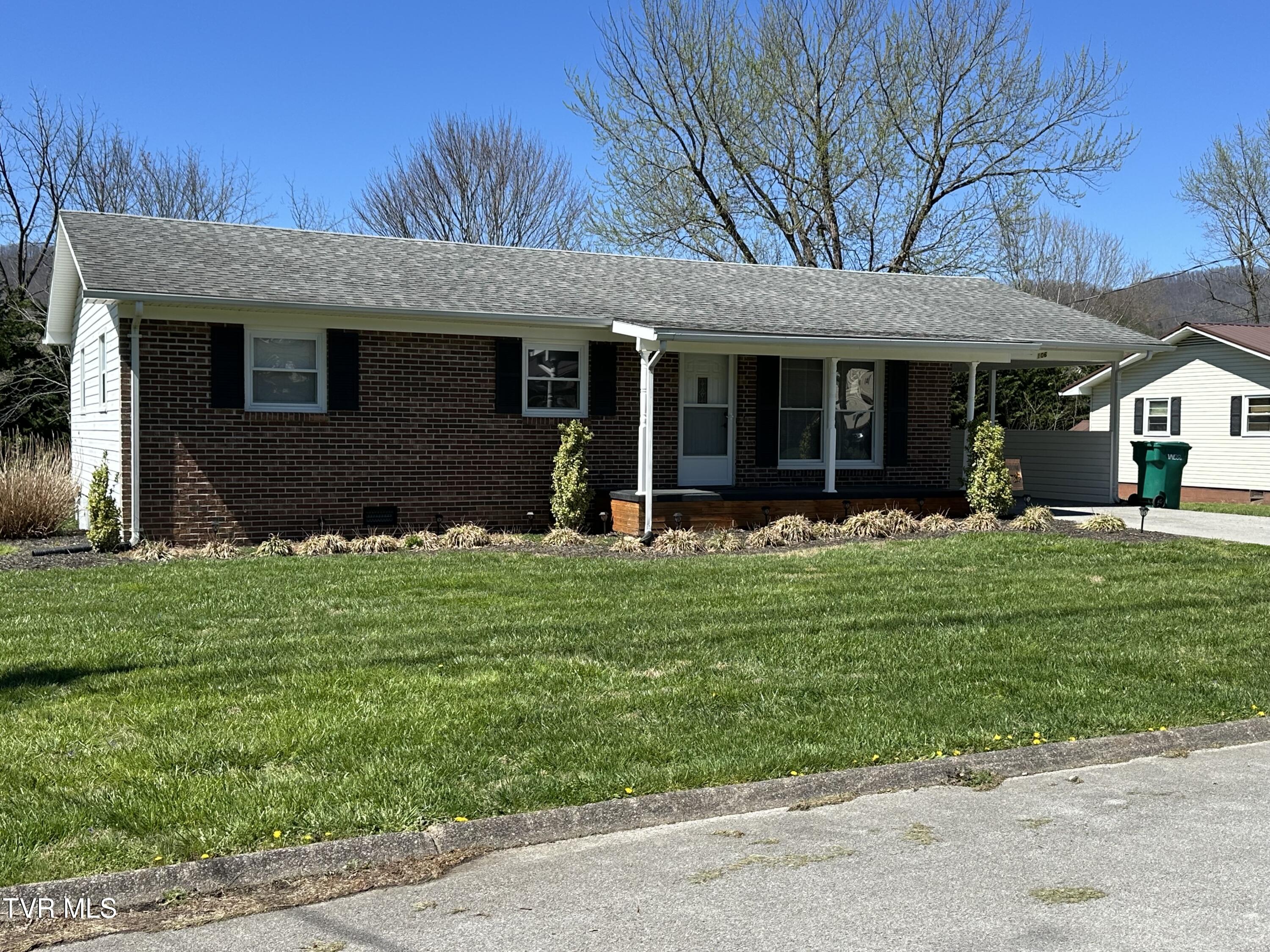 106 Buffalo Court Erwin, TN 37650 - Photo 2 of 20 Front View