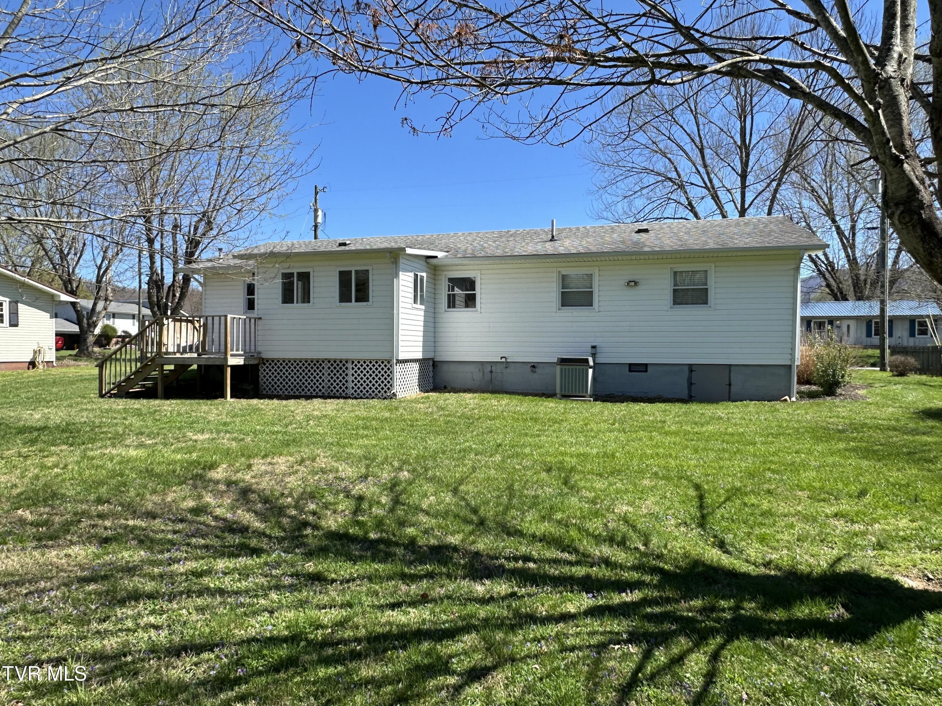 106 Buffalo Court Erwin, TN 37650 - Photo 3 of 20 Rear View