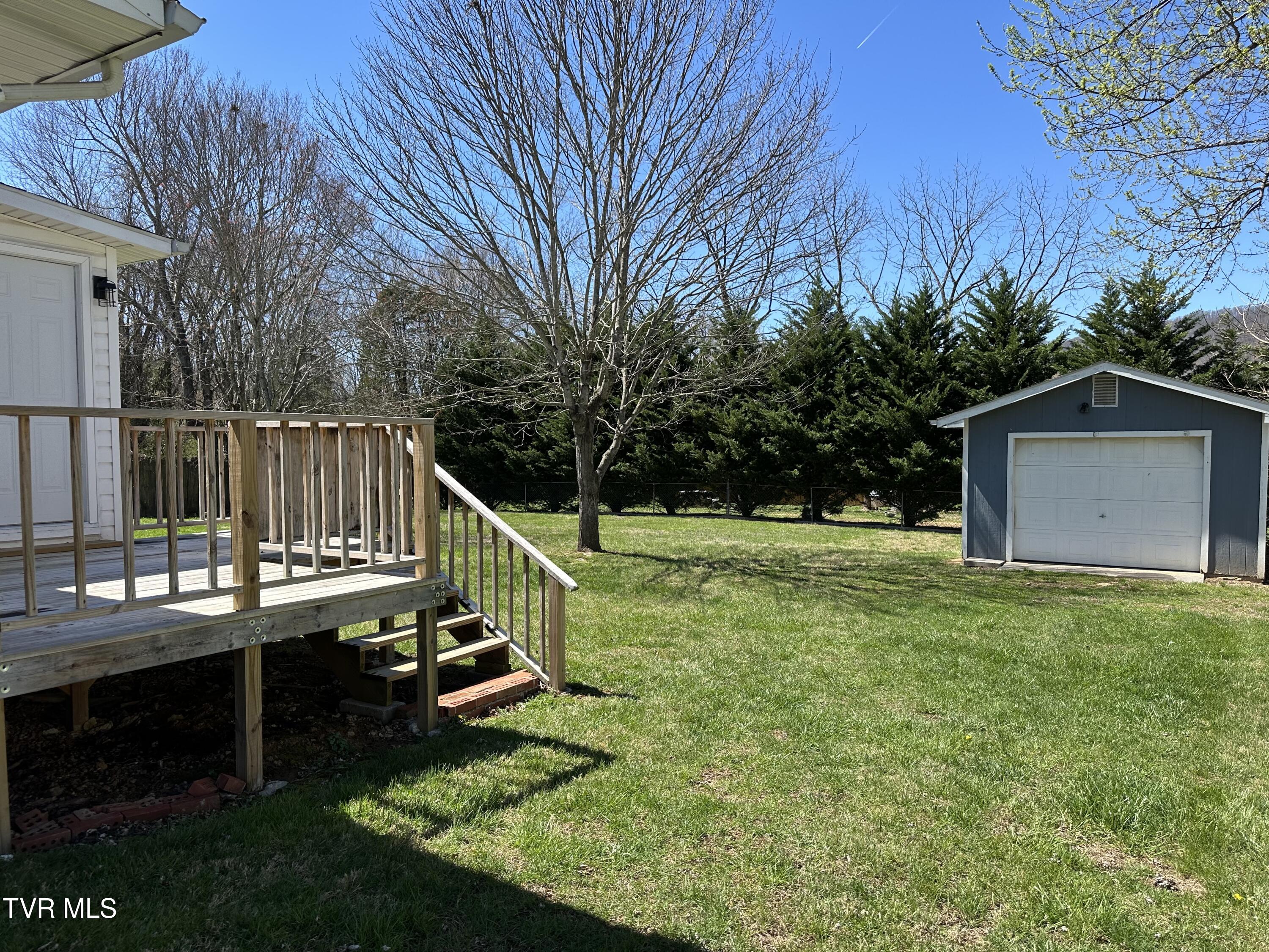 106 Buffalo Court Erwin, TN 37650 - Photo 4 of 20 Deck and Garage
