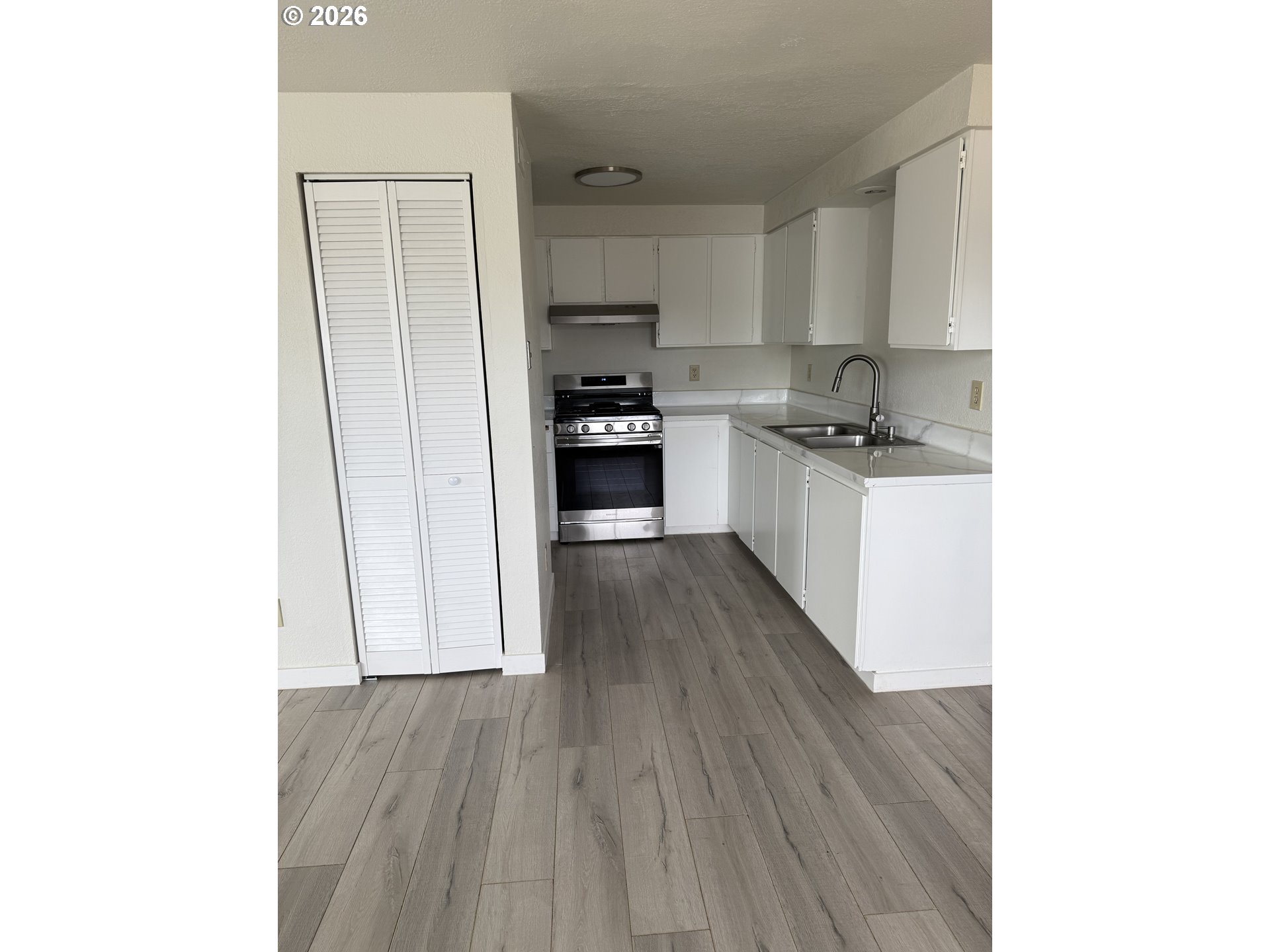 574 East Reeder Drive Hermiston, OR 97838 - Photo 6 of 14 Kitchen