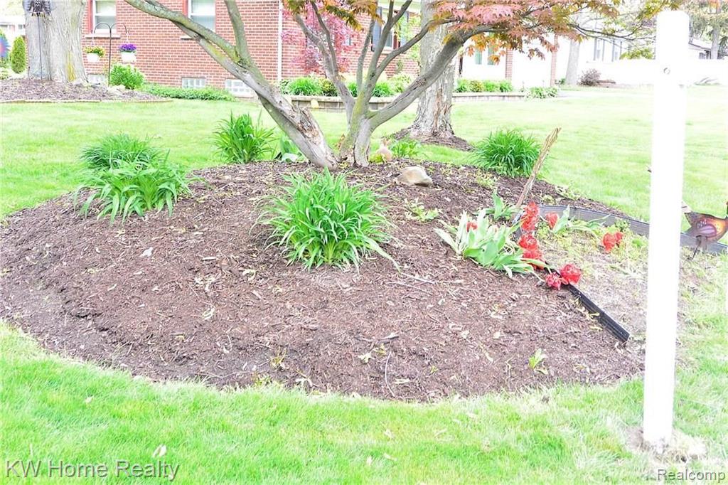 32106 Red Clover Road Farmington Hills, MI 48334 - Photo 5 of 40