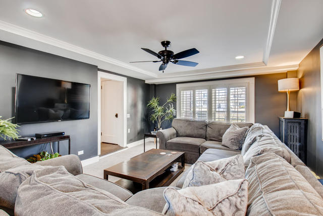 161 Washington Circle Lake Forest, IL 60045 - Photo 13 of 25 a living room with furniture and a flat screen tv