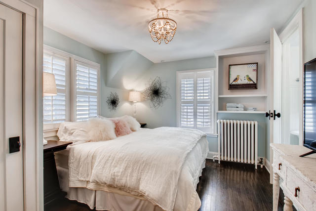 161 Washington Circle Lake Forest, IL 60045 - Photo 18 of 25 a bedroom with a bed and a window