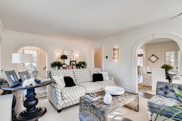 161 Washington Circle Lake Forest, IL 60045 - Photo 4 of 25 a living room with furniture and a fireplace
