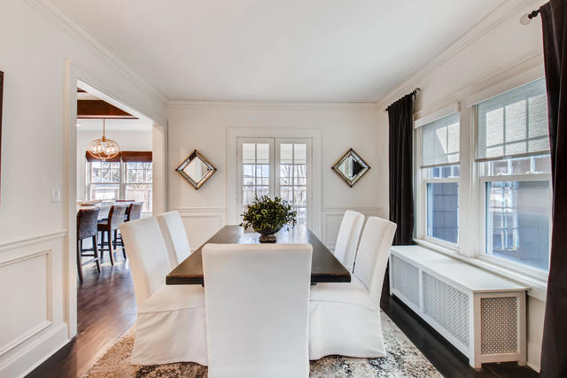 161 Washington Circle Lake Forest, IL 60045 - Photo 10 of 25 a living room with furniture and a large window