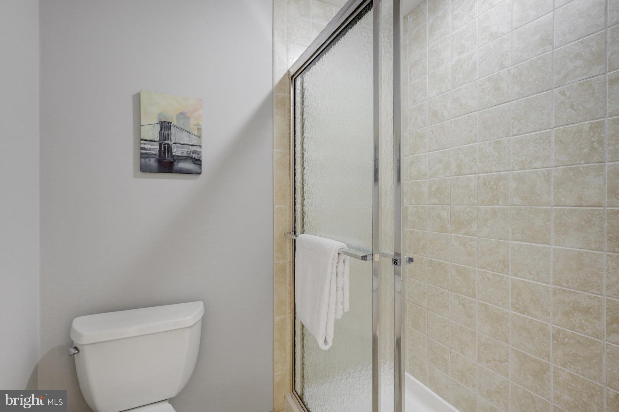 927 12th Street Northeast Washington, DC 20002 - Photo 15 of 24 Full bathroom #1