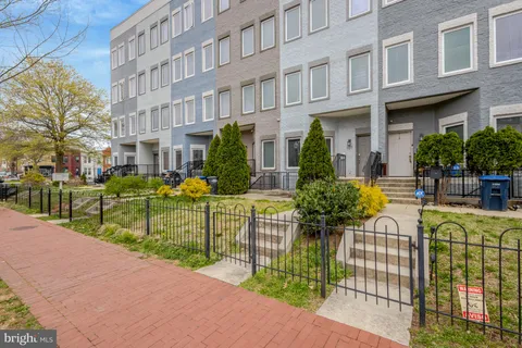 $999,000 | 927 12th Street Northeast, Washington, DC 20002