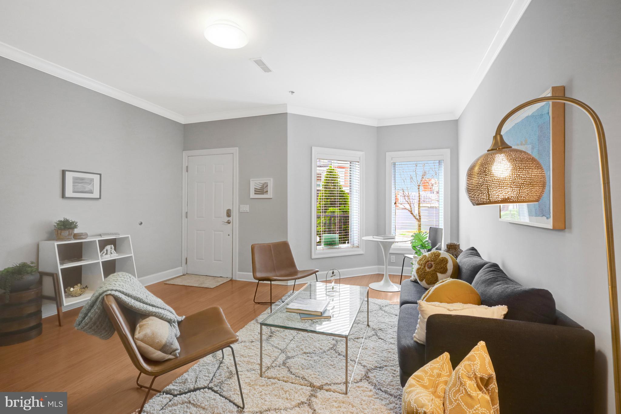 927 12th Street Northeast Washington, DC 20002 - Photo 4 of 24 9 foot ceilings