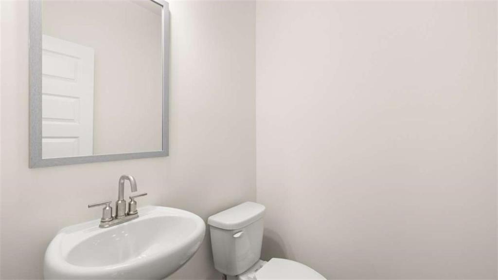 13599 Whitman Lane Covington, GA 30014 - Photo 32 of 51 a bathroom with a toilet a sink and mirror