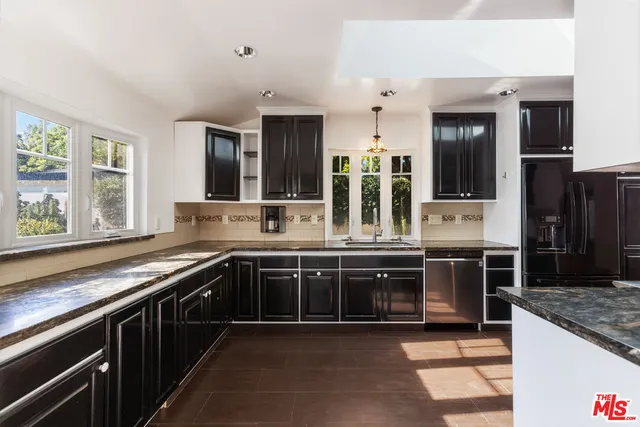 $1,349,000 | 7225 Forbes Avenue, Lake Balboa, CA 91406