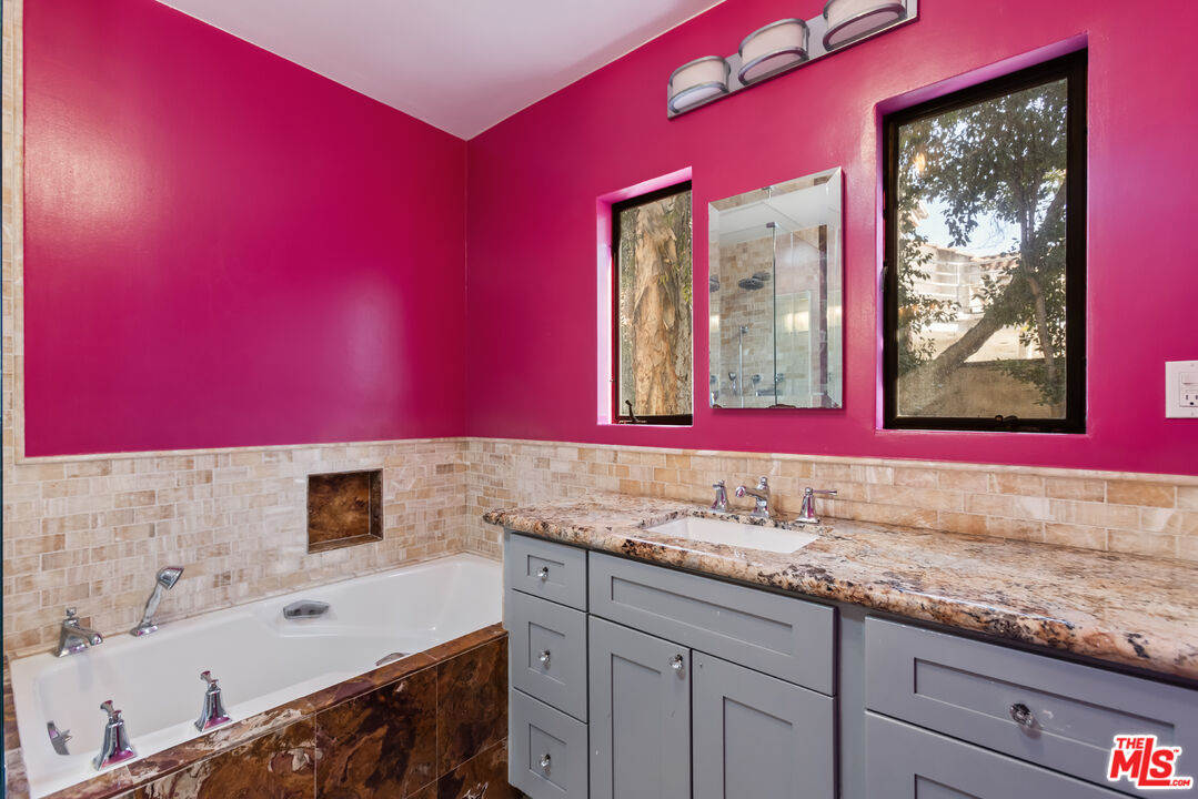 7225 Forbes Avenue Lake Balboa, CA 91406 - Photo 13 of 35