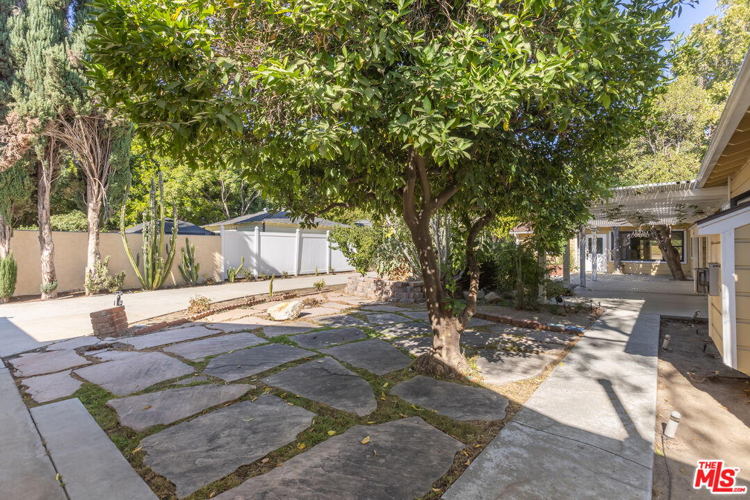 7225 Forbes Avenue Lake Balboa, CA 91406 - Photo 17 of 35