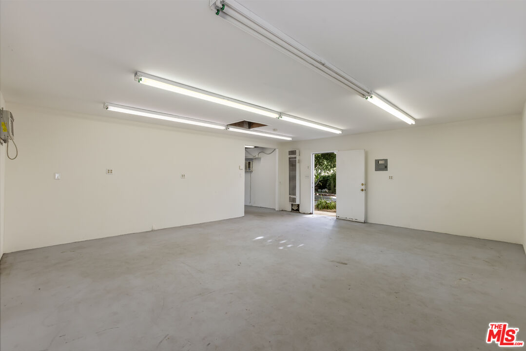 7225 Forbes Avenue Lake Balboa, CA 91406 - Photo 22 of 35