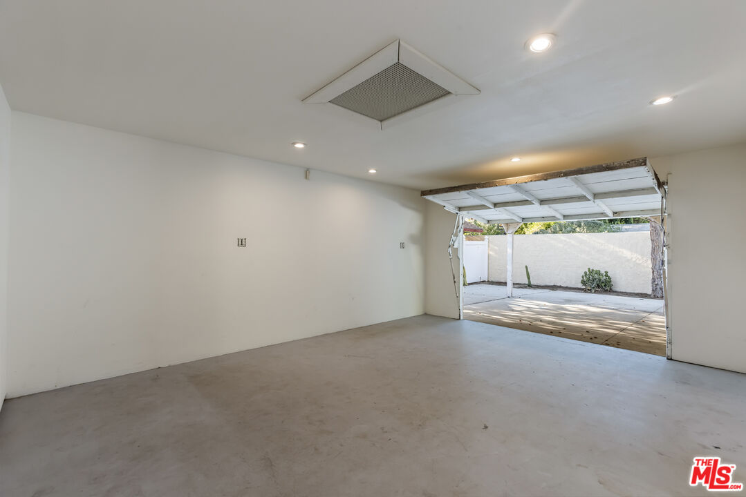 7225 Forbes Avenue Lake Balboa, CA 91406 - Photo 25 of 35