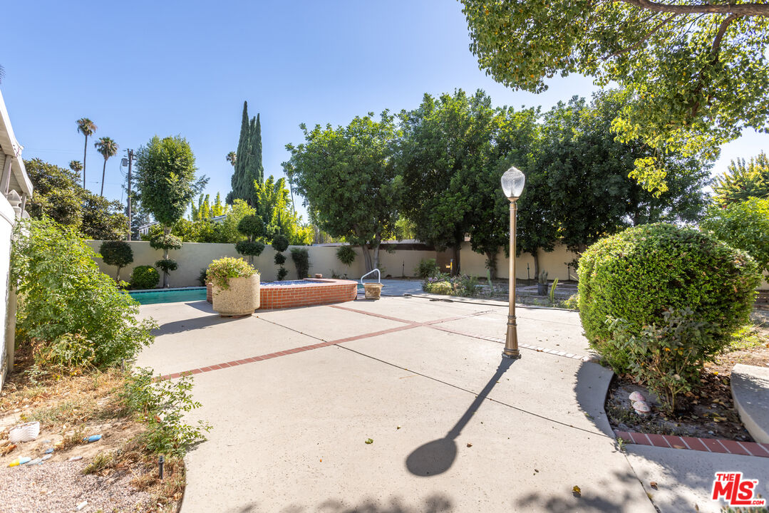 7225 Forbes Avenue Lake Balboa, CA 91406 - Photo 31 of 35