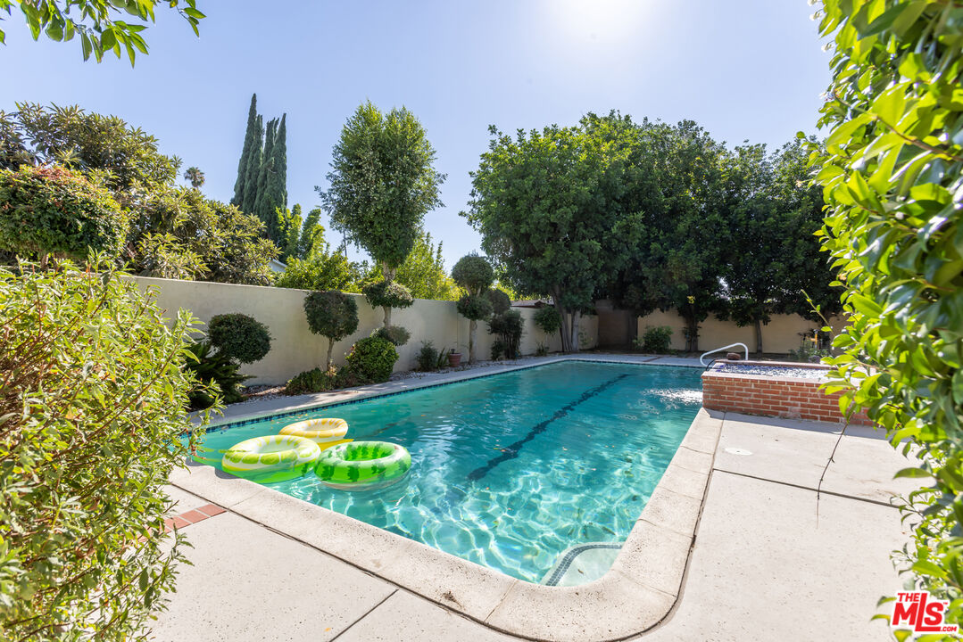 7225 Forbes Avenue Lake Balboa, CA 91406 - Photo 32 of 35