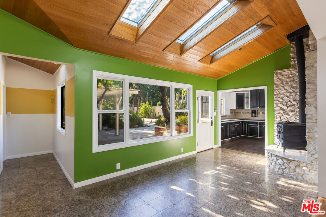 7225 Forbes Avenue Lake Balboa, CA 91406 - Photo 7 of 35