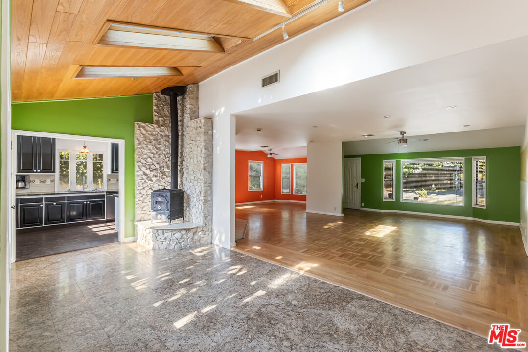 7225 Forbes Avenue Lake Balboa, CA 91406 - Photo 8 of 35