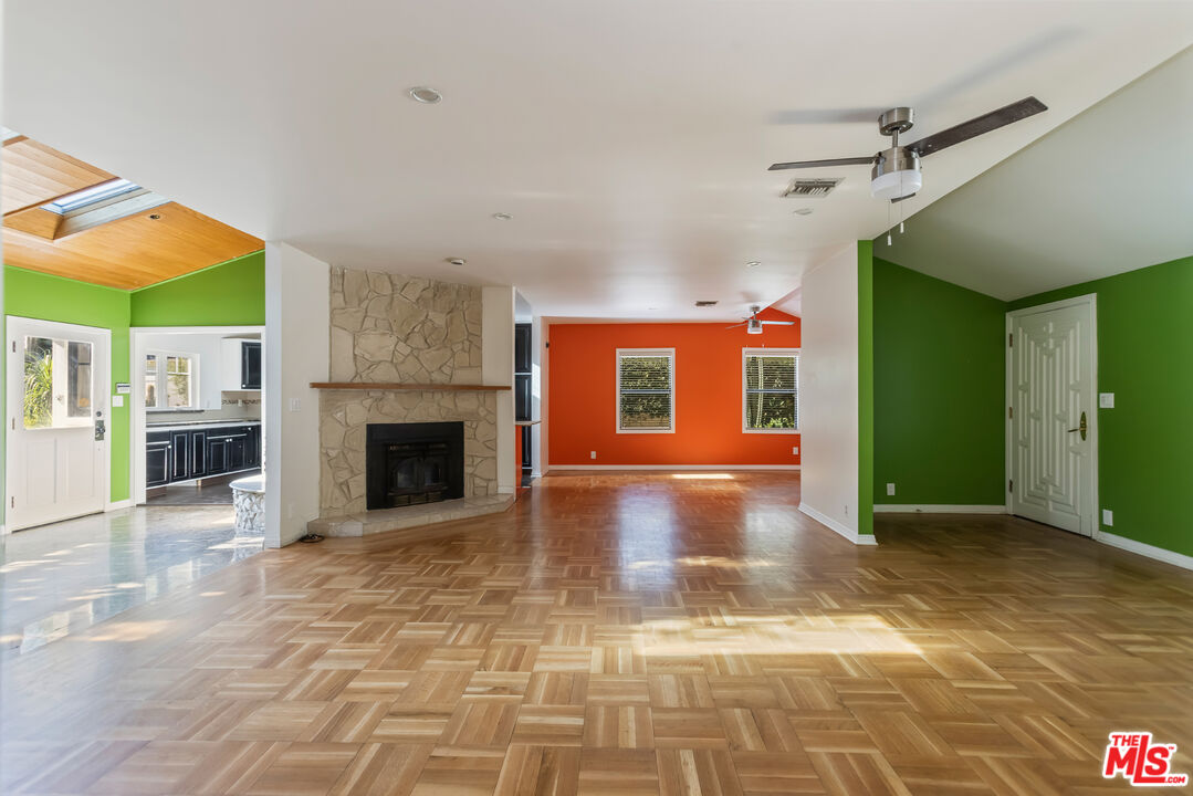 7225 Forbes Avenue Lake Balboa, CA 91406 - Photo 9 of 35