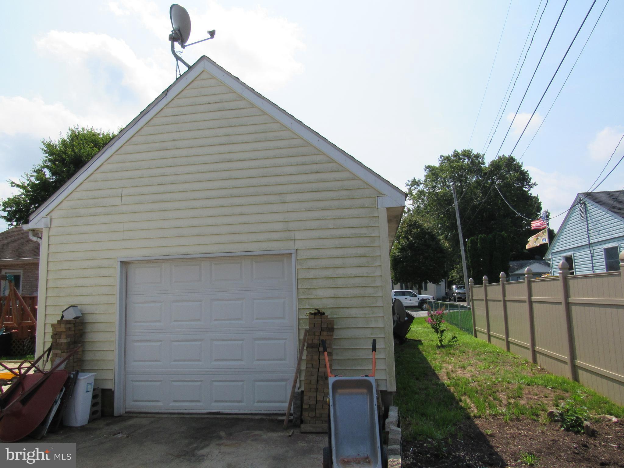 105 Mitchell Street Elkton, MD 21921 - Photo 6 of 30 FRONT LOAD ONE CAR GARGAE