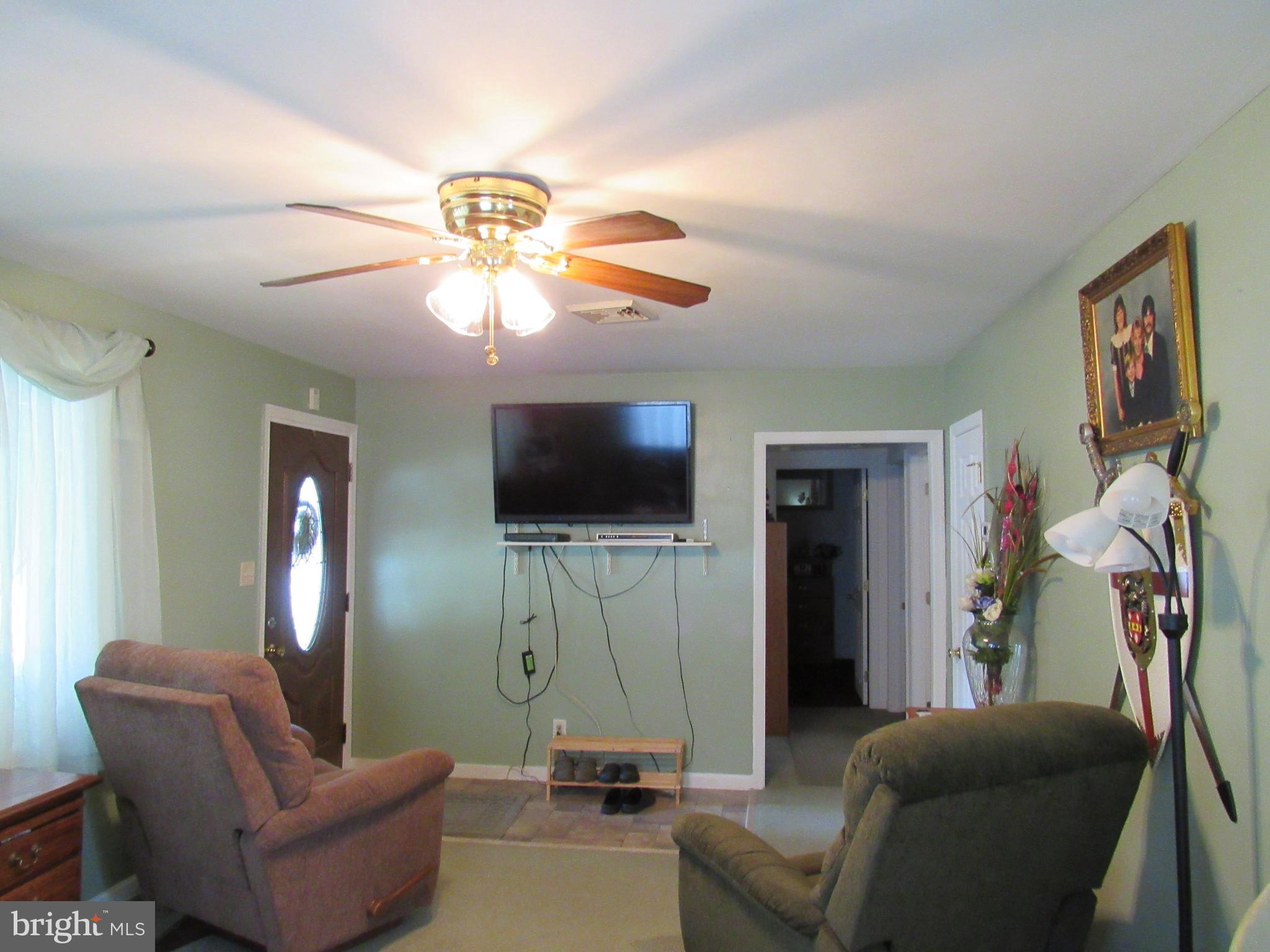 105 Mitchell Street Elkton, MD 21921 - Photo 10 of 30 LIVING ROOM