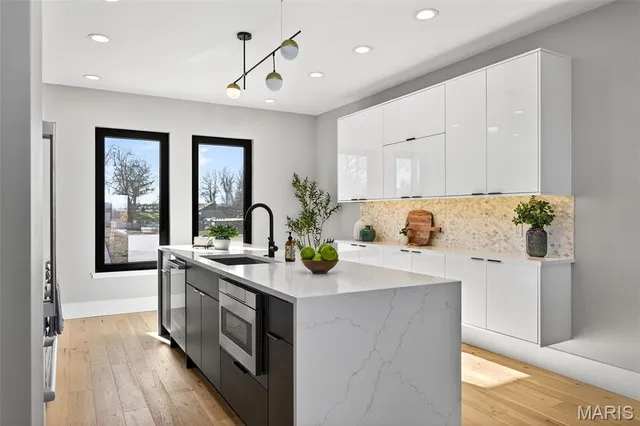 $850,000 | 1019 River Bluff Drive, Washington, MO 63090