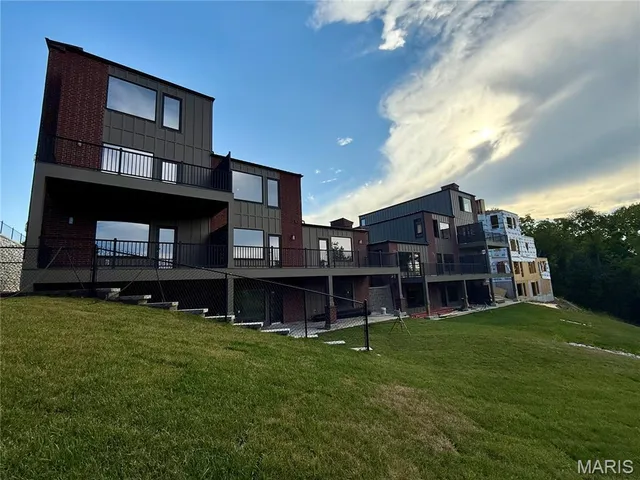 $824,900 | 1019 River Bluff Drive, Washington, MO 63090