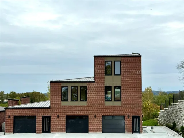 $824,900 | 1019 River Bluff Drive, Washington, MO 63090