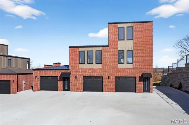 $850,000 | 1019 River Bluff Drive, Washington, MO 63090