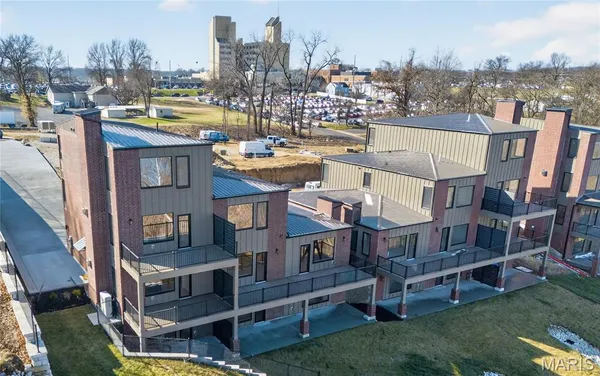 $850,000 | 1019 River Bluff Drive, Washington, MO 63090