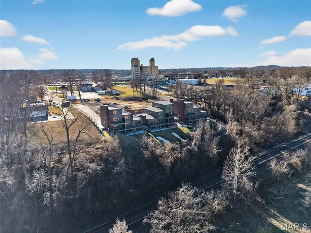 $850,000 | 1019 River Bluff Drive, Washington, MO 63090